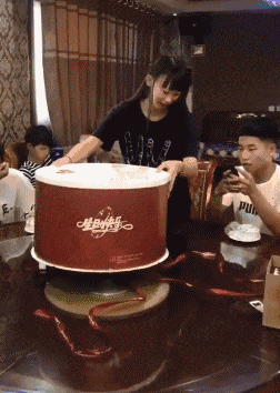 搞笑GIF：你不好好学习打扰人家干嘛啊
