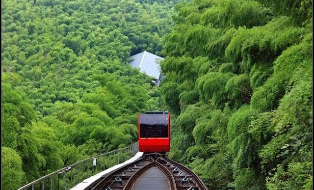 2天嗨够6种玩法，泡温泉、看萤火虫、坐小火车，