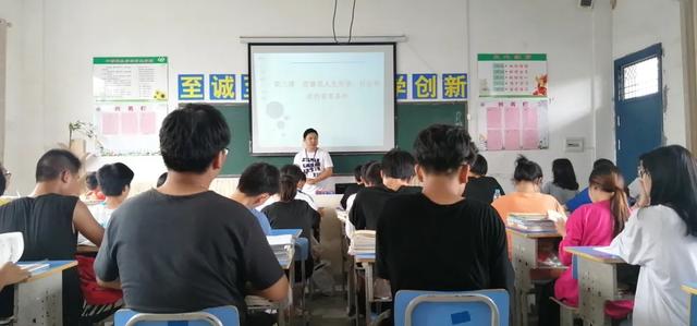 锋芒初绽展风采，三尺讲台显身手——教师课堂定级达标暨汇报课