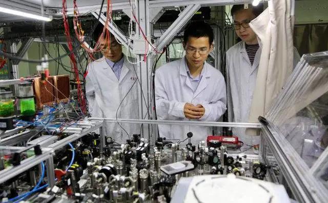 中国迎来机会？美国众多科学家被迫离开，美科