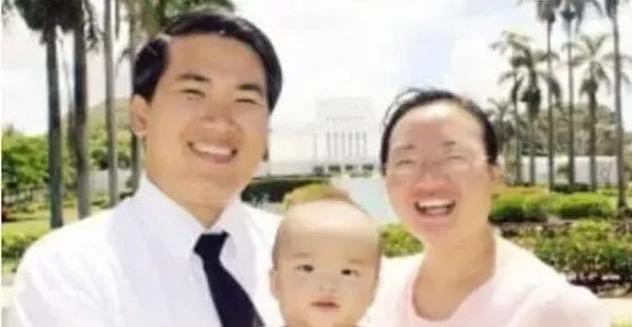 她13岁成谋女郎一举成名，被张艺谋一句话劝退，