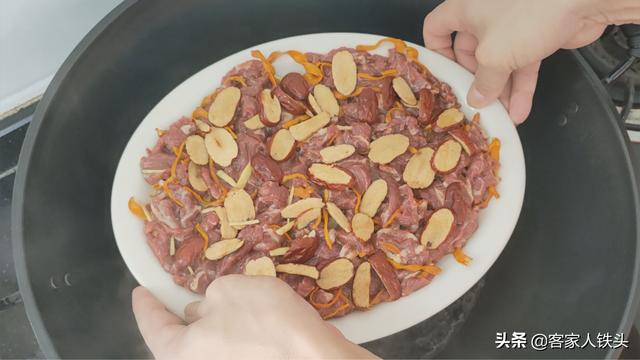 牛肉想要嫩滑好吃，别下锅炒，教你一个更简单的做法，营养又好吃