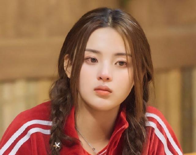 “火箭少女”解散，杨超越一哭爆红全国，母校