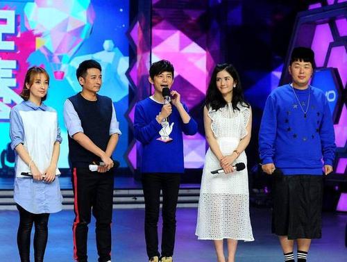 37岁吴昕：花了14年才把自卑揉碎，从她身上我看到了无数人的影子