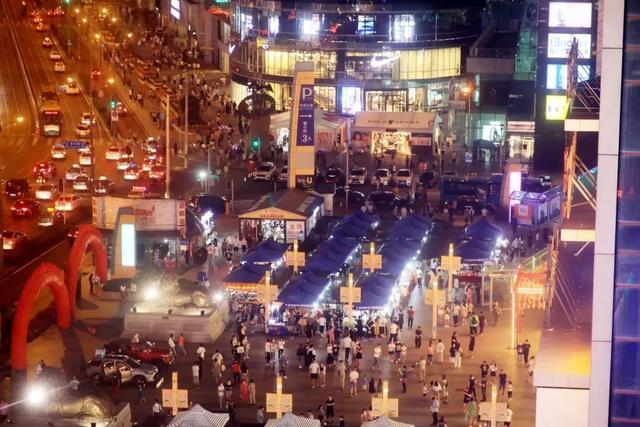 商场“接招”地摊经济，不但hold住而且还火了？