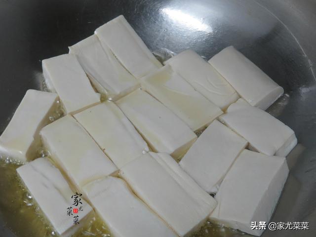 家常豆腐这样煎不粘锅，3块钱做一大盘，比青菜便宜，味道超好吃