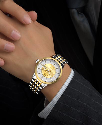 夏天为什么建议买精钢表带的手表？