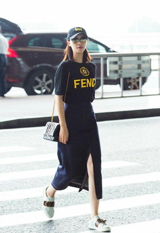 被蓝盈莹美到了，《浪姐》初舞台好惊艳，私服