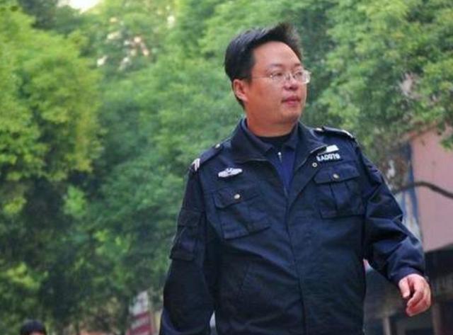 长沙理科状元清华毕业后选择当保安，如今有一