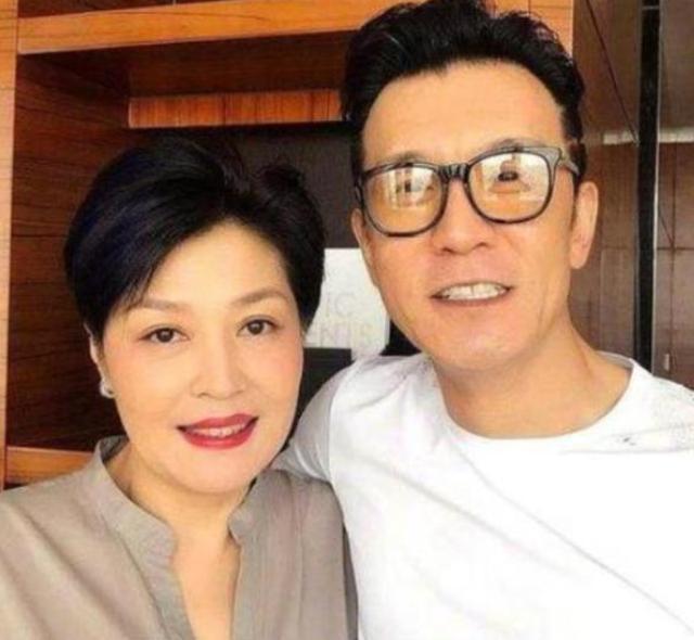 2018年，李咏客死异乡不愿回国，哈文含泪说出难