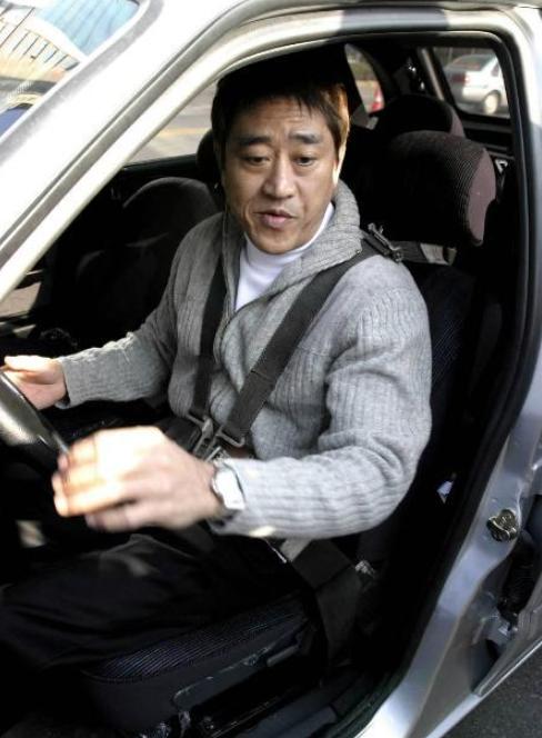 柯有伦官宣得女取名Mila，晒合影眼里满是喜悦，不忘附文感谢妻子