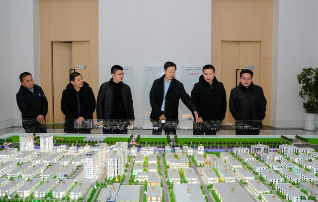 济南新材料产业园区管委会主任陈西武开展企业调研