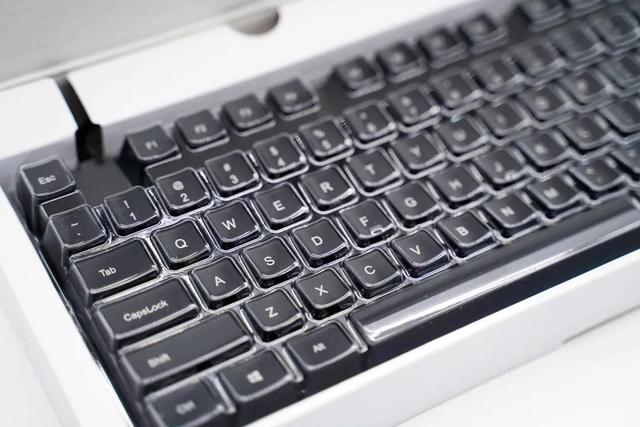 “年轻人的第一把机械键盘”，小米机械键盘到