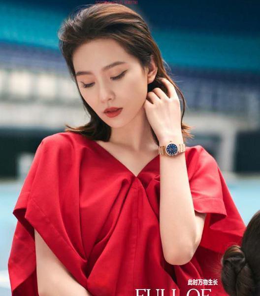 刘诗诗新路透曝光！穿大衣戴安全帽变包工头，