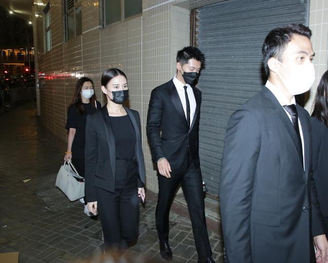 赌王葬礼，何超仪何超莲为什么六神无主，原因