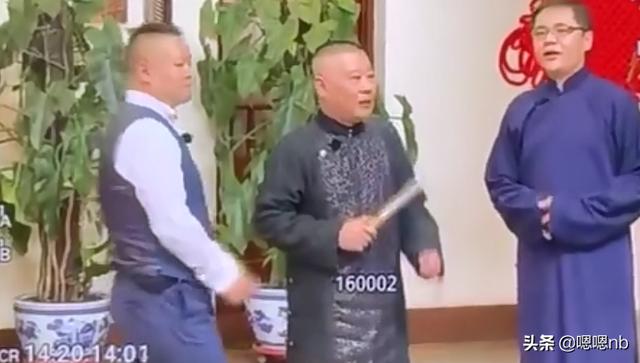 德云社团综开录，岳云鹏现场搂师父胖腰撒娇，