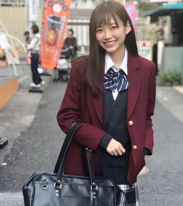 日本女生的校服走红，女星也跟风穿搭！网友：