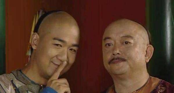 和珅上联："三斤四两五花肉"，纪晓岚出的下联，和珅一脸懊悔