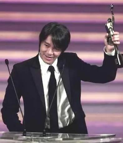 除了喜剧之王、票房之王之外，周星驰还有一个