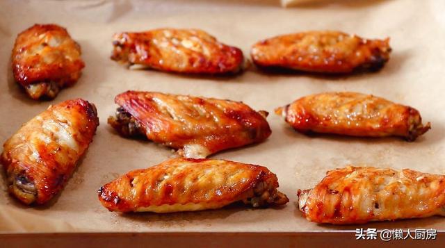 1个柠檬，一点鸡翅，这样做的鸡翅清香又清爽，外皮呈焦糖色