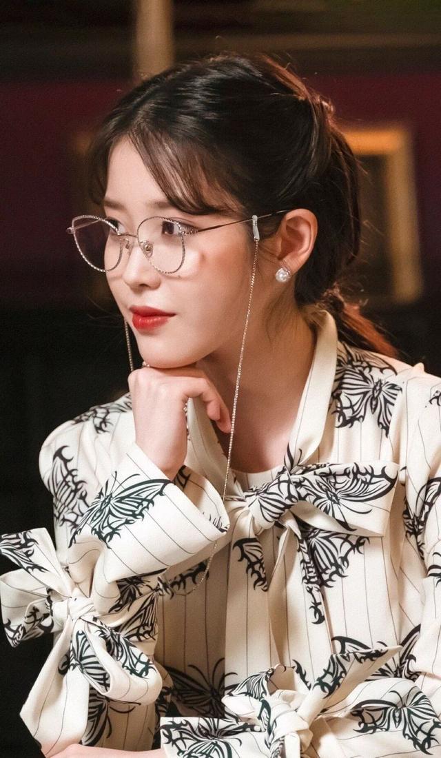 《德鲁纳酒店》更名满月的衣橱？| 时尚