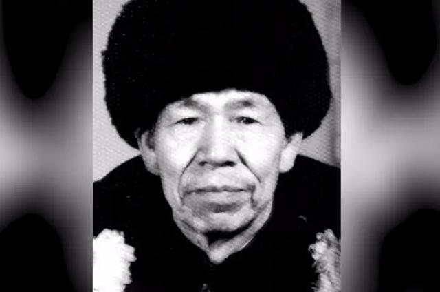 四川104岁老人去世，清理遗物时，子女发现父亲不为人知的身份