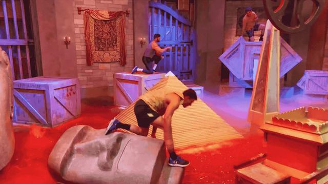 室内“岩浆”滚滚上演搞笑版跑酷，16名喜剧人上