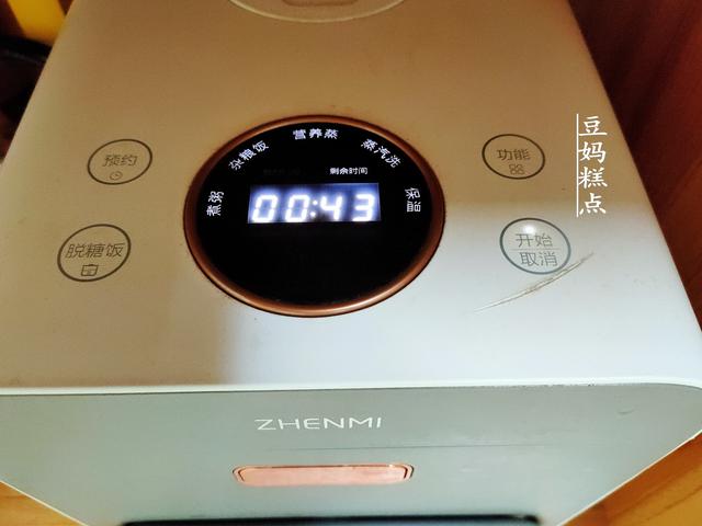 糯米糍粑，2碗糯米简单一蒸，逆天美味！从小到大20多年没吃够