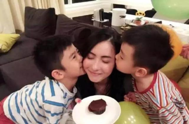 张柏芝含泪再谈陈冠希，说出配合陈冠希拍照原因，也是可怜人