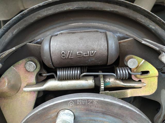 面包车后鼓刹多少公里更换？拆跑了4年65000km的江淮M3后鼓刹看看