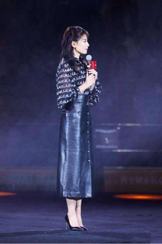 刘涛现在真是“直播一姐”？与多位明星同框，依旧很有总裁范