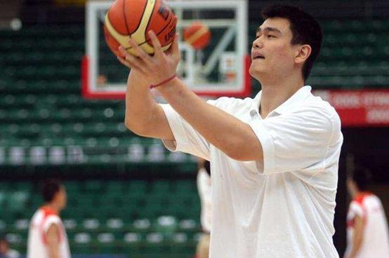 姚明退役之后又再次上场了，手感不减当年，抛