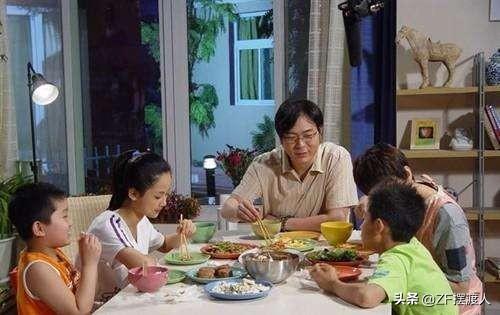 还珠格格饭菜是假的，家有儿女是假的，这部最穷的剧饭菜却是真的