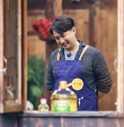 在综艺上如鱼得水的黄磊，被网友吐槽情商低，