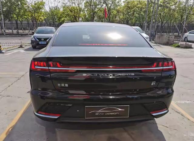 比亚迪汉到店实拍，霸气侧漏 特斯拉MODEL3真的慌