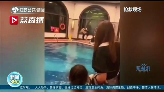 久等不见孩子下课 妈妈多次寻找未果宿迁：6岁儿子第一堂游泳课上溺亡
