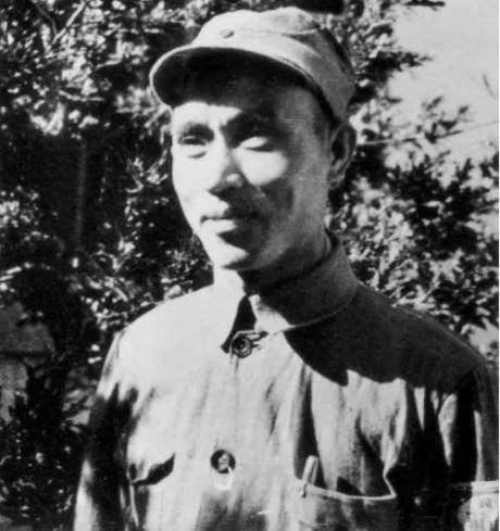 运气最差的开国中将，站在人群中还被子弹打中，却在医院坠入爱河