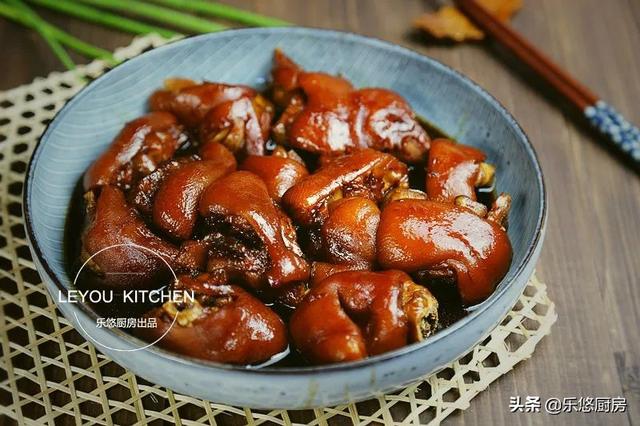 4种电饭锅炖肉方法，简单方便，炖好的肉红亮诱人，不输传统做法