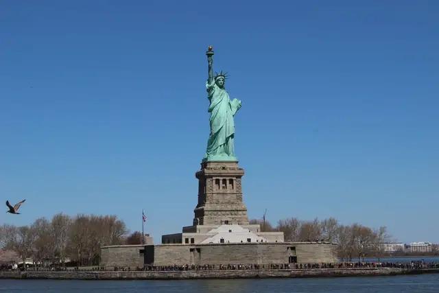 创纪录！今年前三月2909人放弃公民身份 ，美国不