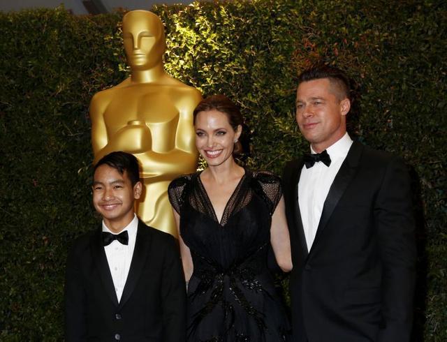 朱莉养子回国不理养父，布拉德·皮特赢了奥斯卡，却赢不回养子心