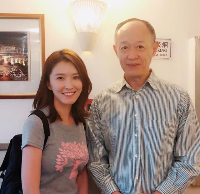 他57岁时娶自己学生，60岁时老来得子，娇妻平日