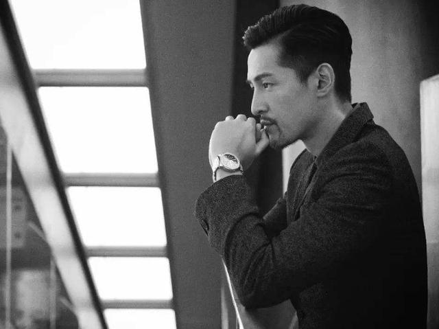 当男神留有胡须后，每一位气质实现大变样，却显得更加成熟稳重