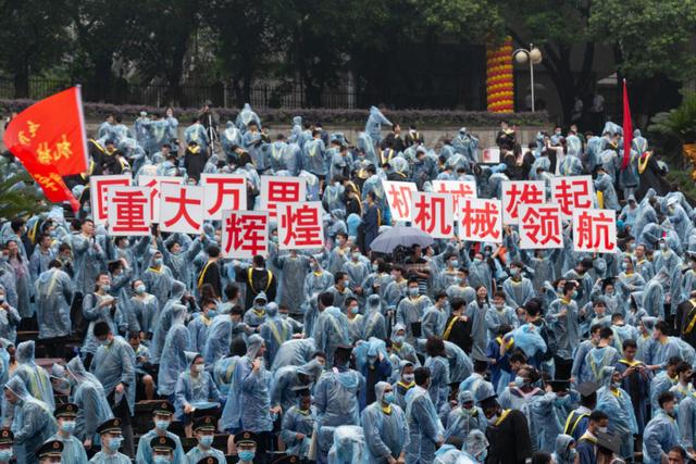 “复兴民族兮，誓作前锋”重庆大学的毕业典礼太感人……