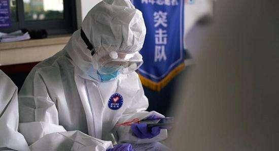 中暑初期症状跟新冠肺炎相似，该如何区分呢？