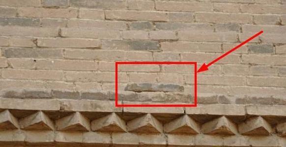 为何嘉峪关的城墙上的一块砖，千年来没人敢动？