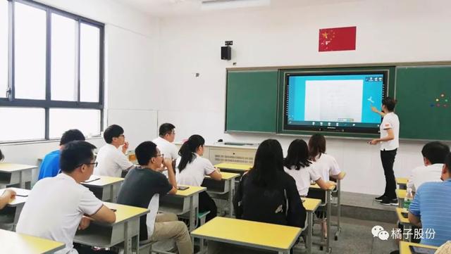 愛(ài)鑫微光纖安卓OPS電腦引領(lǐng)商顯會(huì )議醫療地鐵機場(chǎng)行業(yè)創(chuàng  )新設計