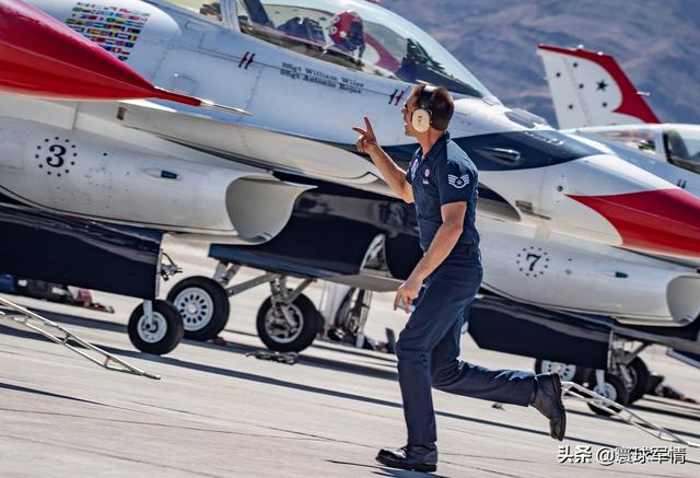 美国空军战疫致敬飞行忙，洛杉矶上演危险一幕