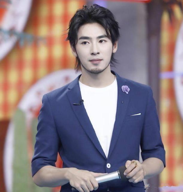 第二个仝卓？高天鹤被爆已"主动"解约，《天天向上》合照被删除