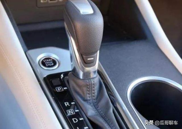 汽车档杆为何要分蛇形和线型？知晓答案后，车主表示：还好没买错