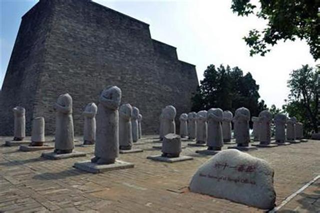 武则天墓前有61个无头石人,千百年来难以解释,结